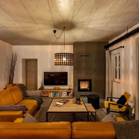 Pia Villa *