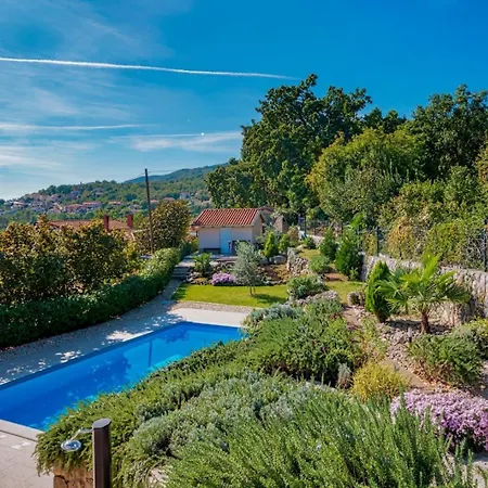 Pia Villa