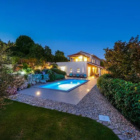 Pia Villa