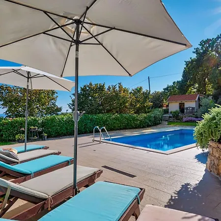Pia Villa *