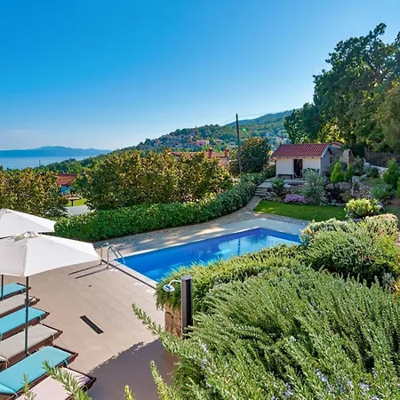 Pia Villa